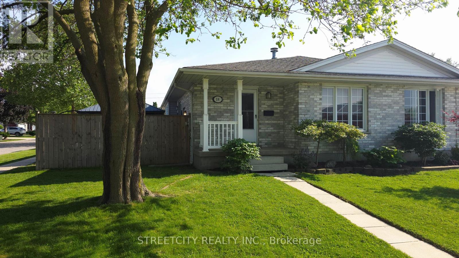 18 RODNEY CRESCENT, St. Thomas