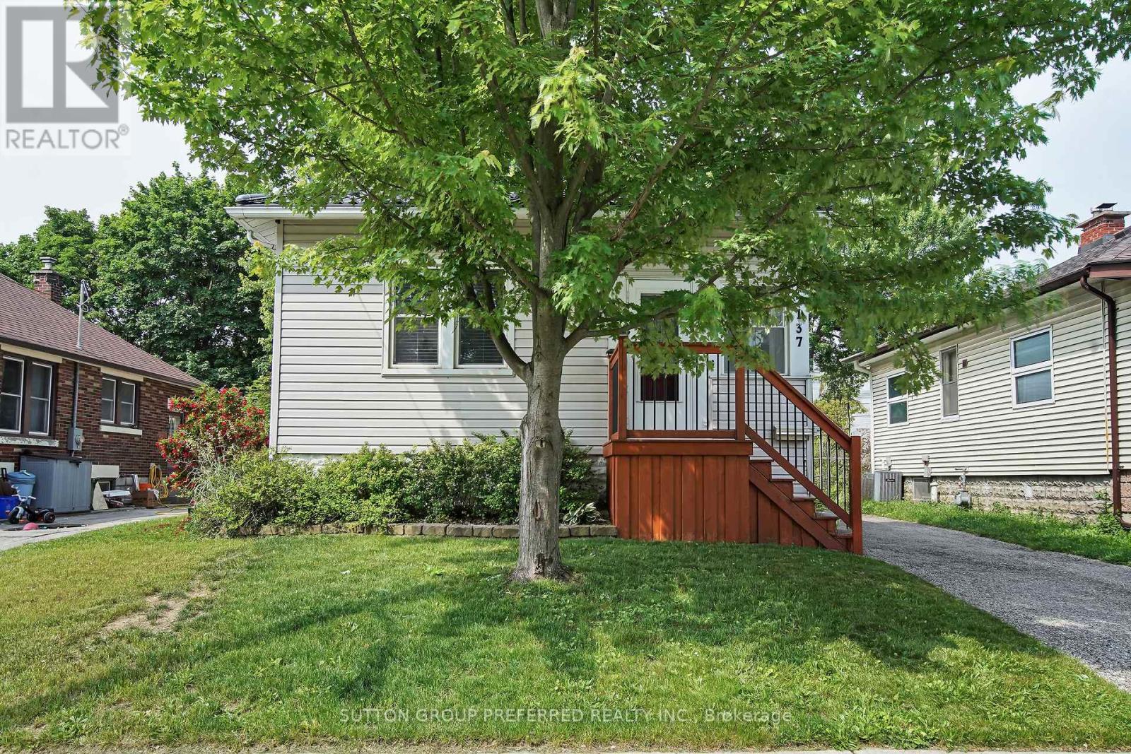 137 PINE LAWN AVENUE, London East (East M)