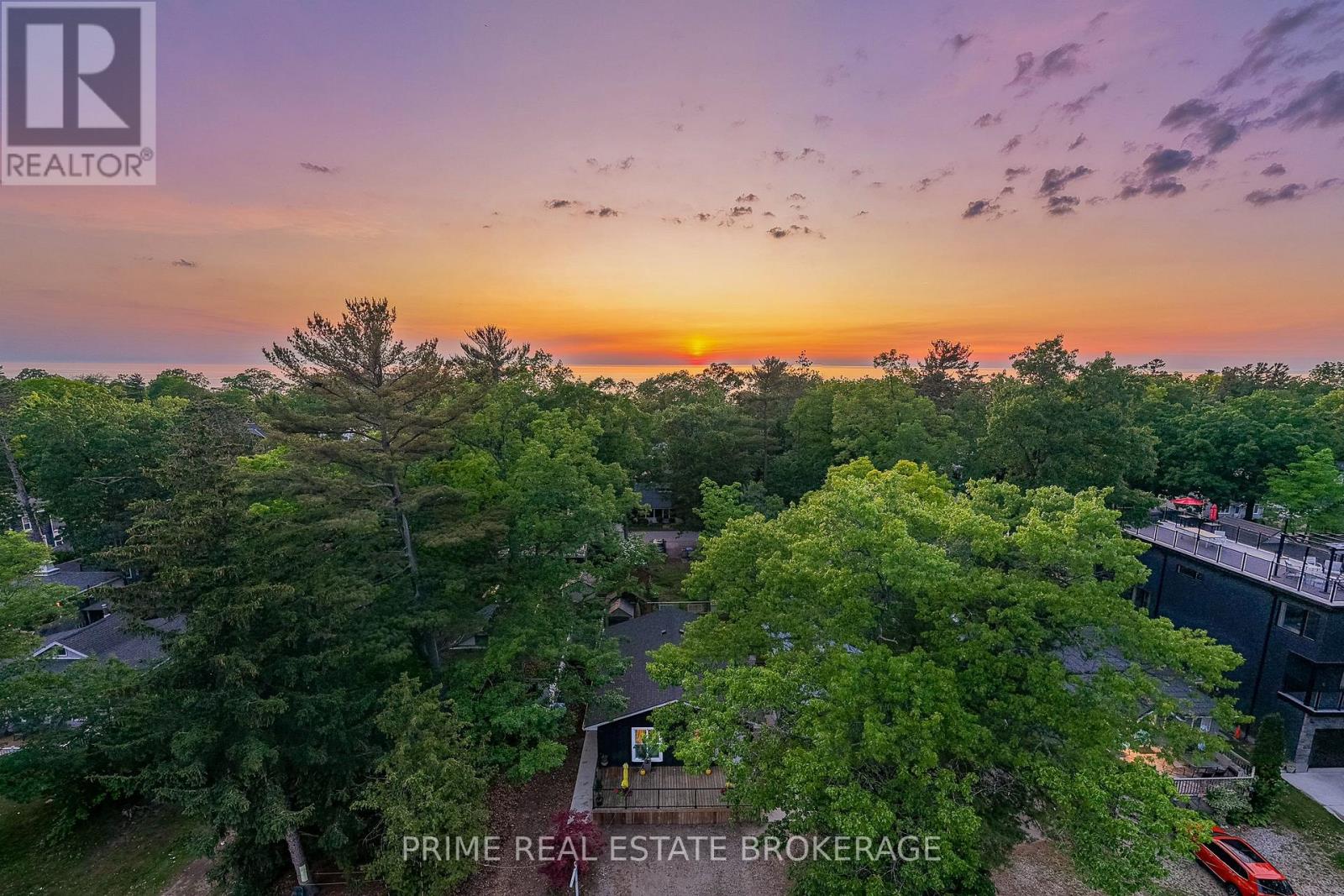 33 ELMWOOD AVENUE, Lambton Shores (Grand Bend)