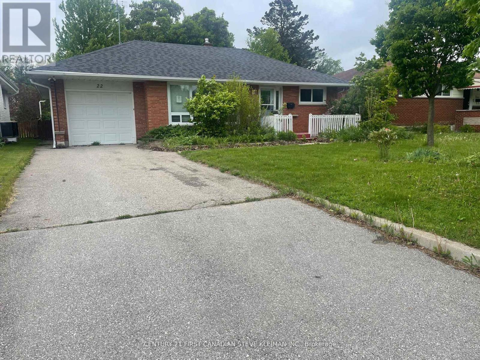 22 QUEENSTON CRESCENT, London East (East O)