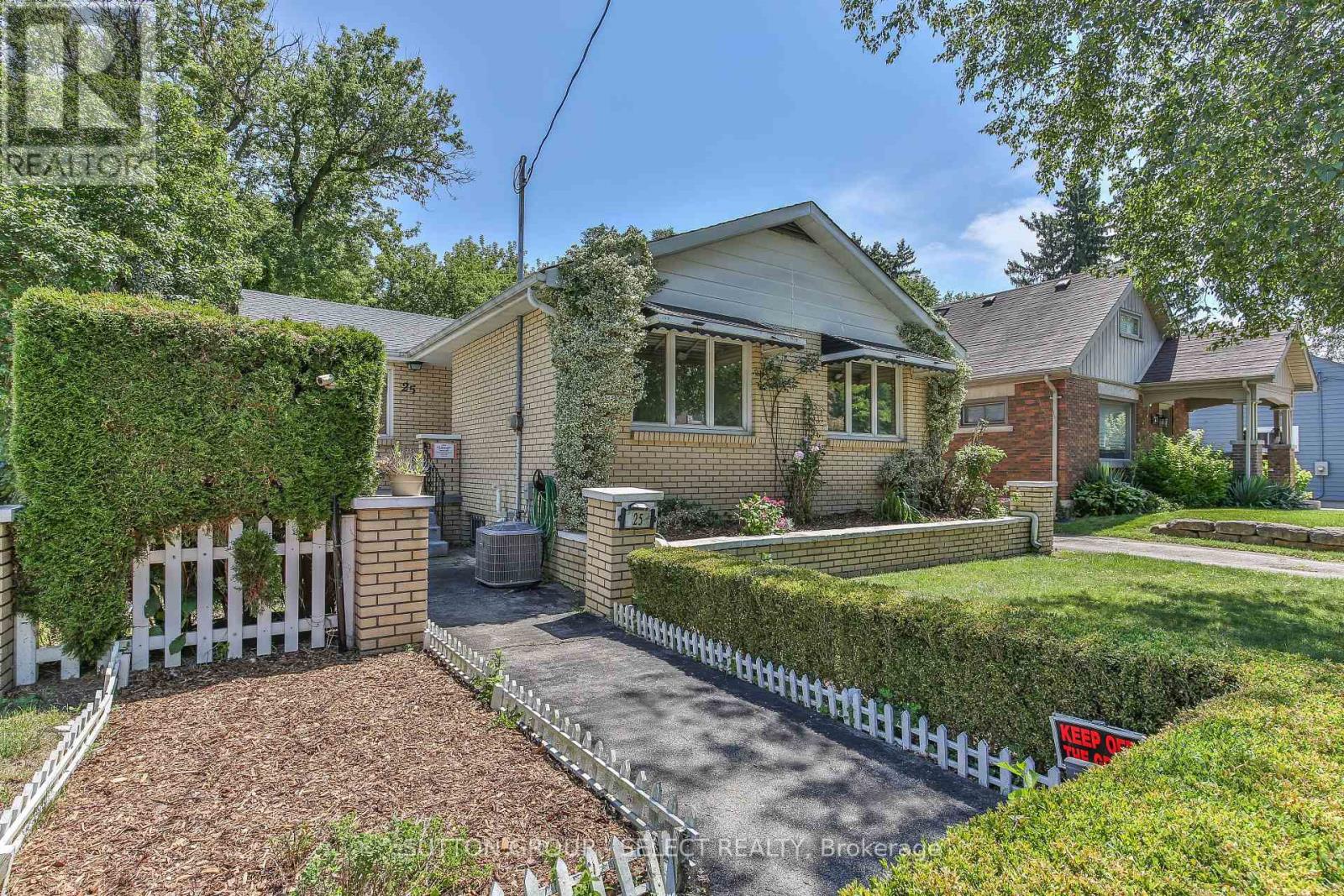 25 FOSTER AVENUE, London North (North N)