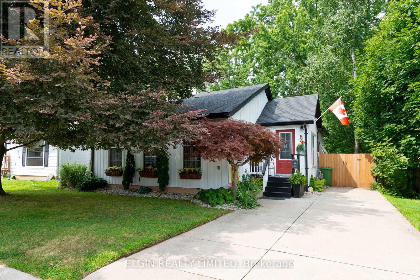 26 OAK STREET, St. Thomas