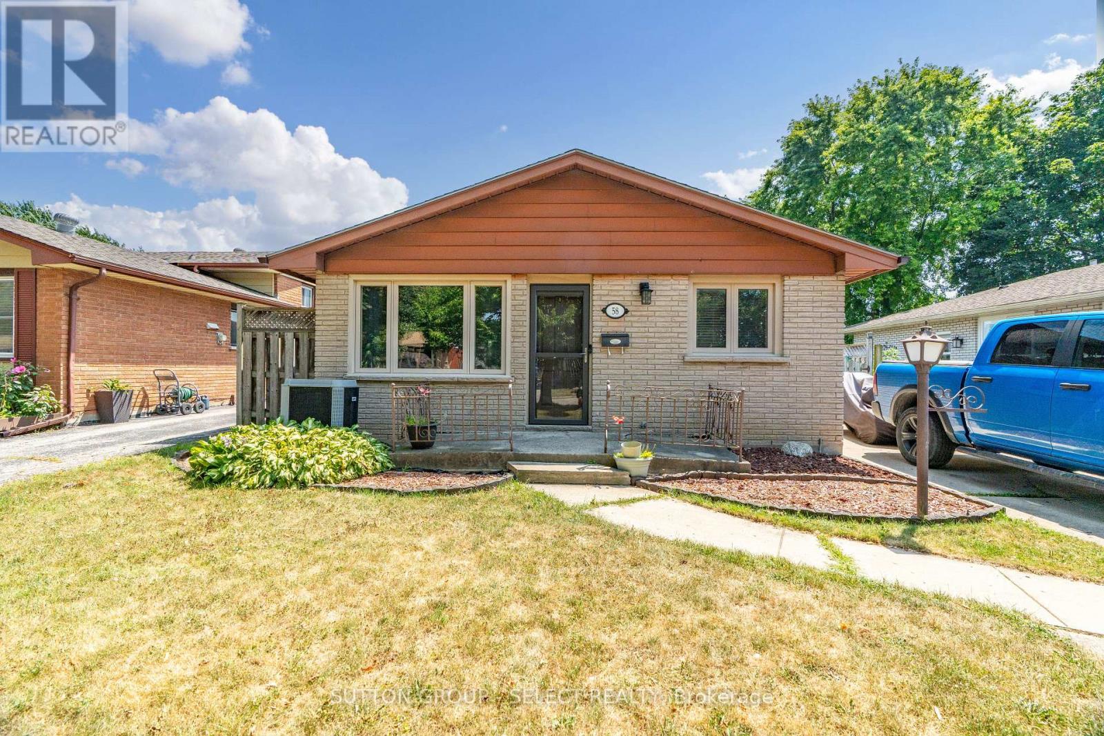 58 VILLENEUVE CRESCENT, London East (East I)
