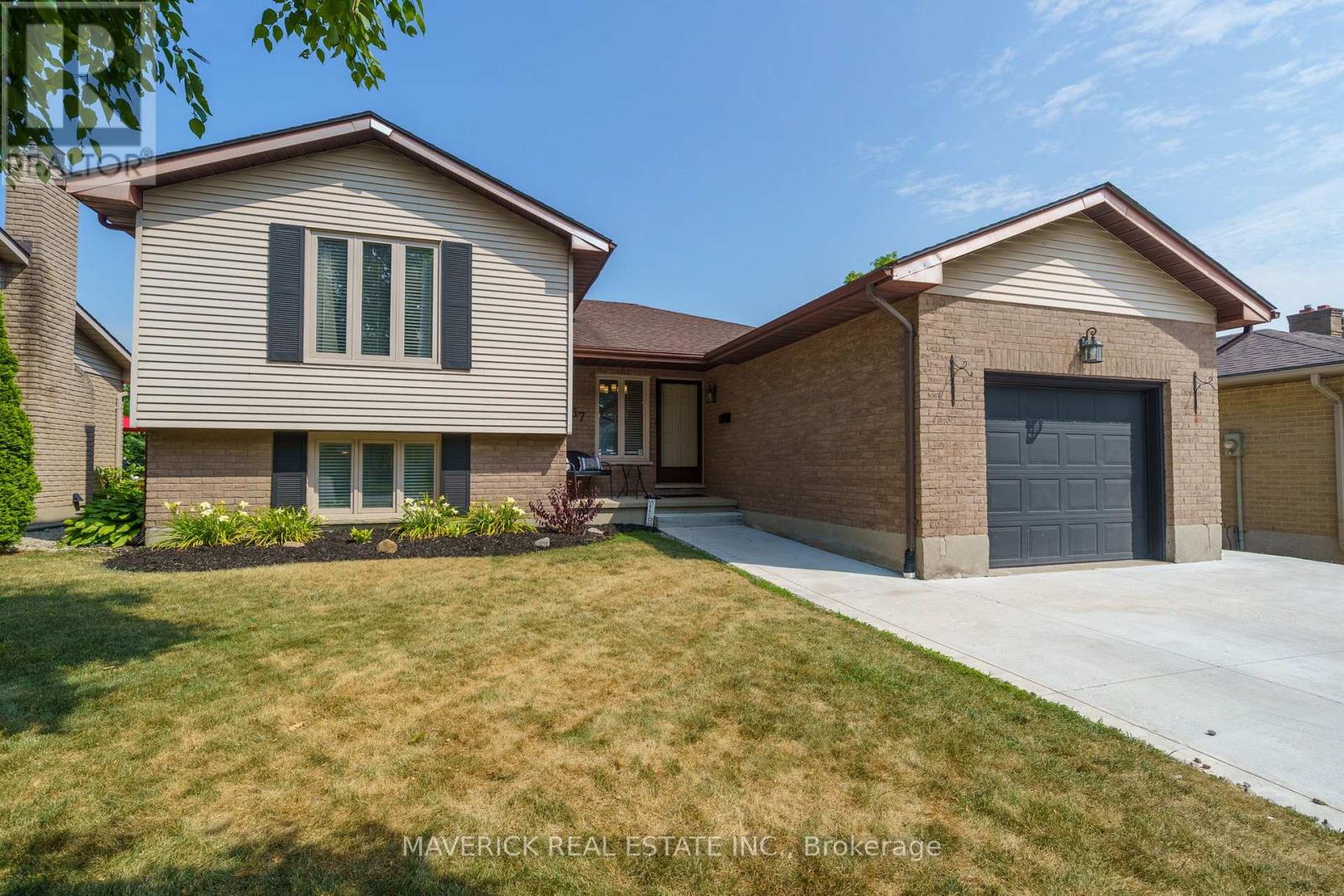1237 GLENORA DRIVE, London North (North H)