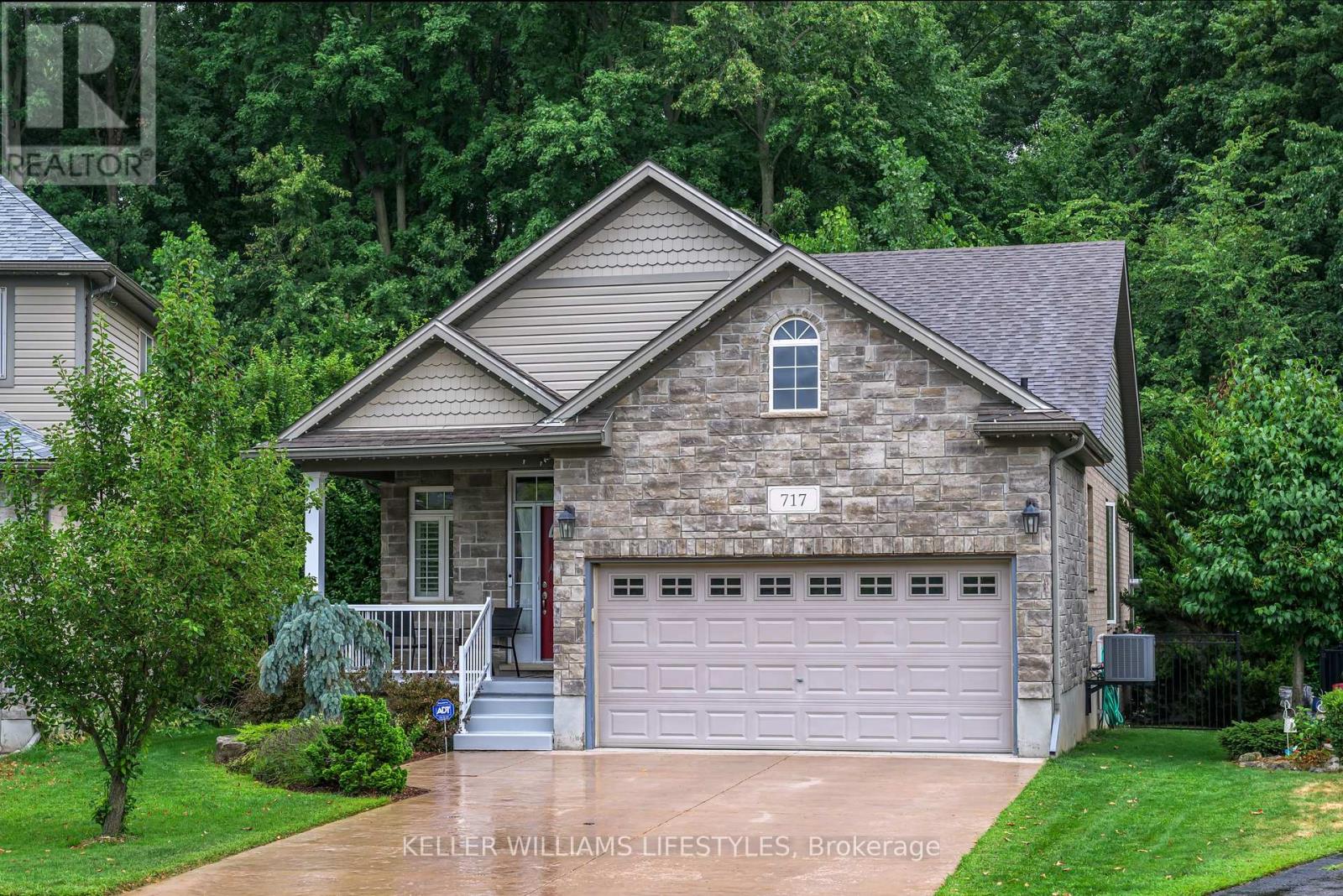 717 SILVERFOX PLACE E, London North (North S)