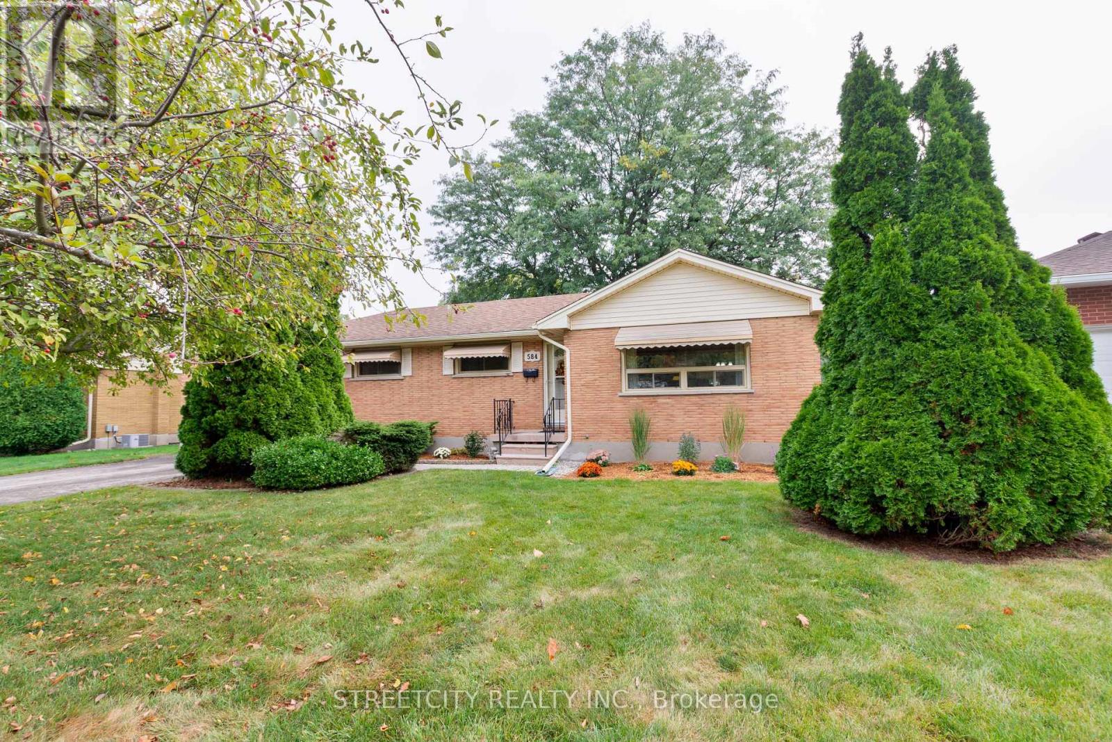 584 KNIGHTS HILL ROAD N, London South (South O)