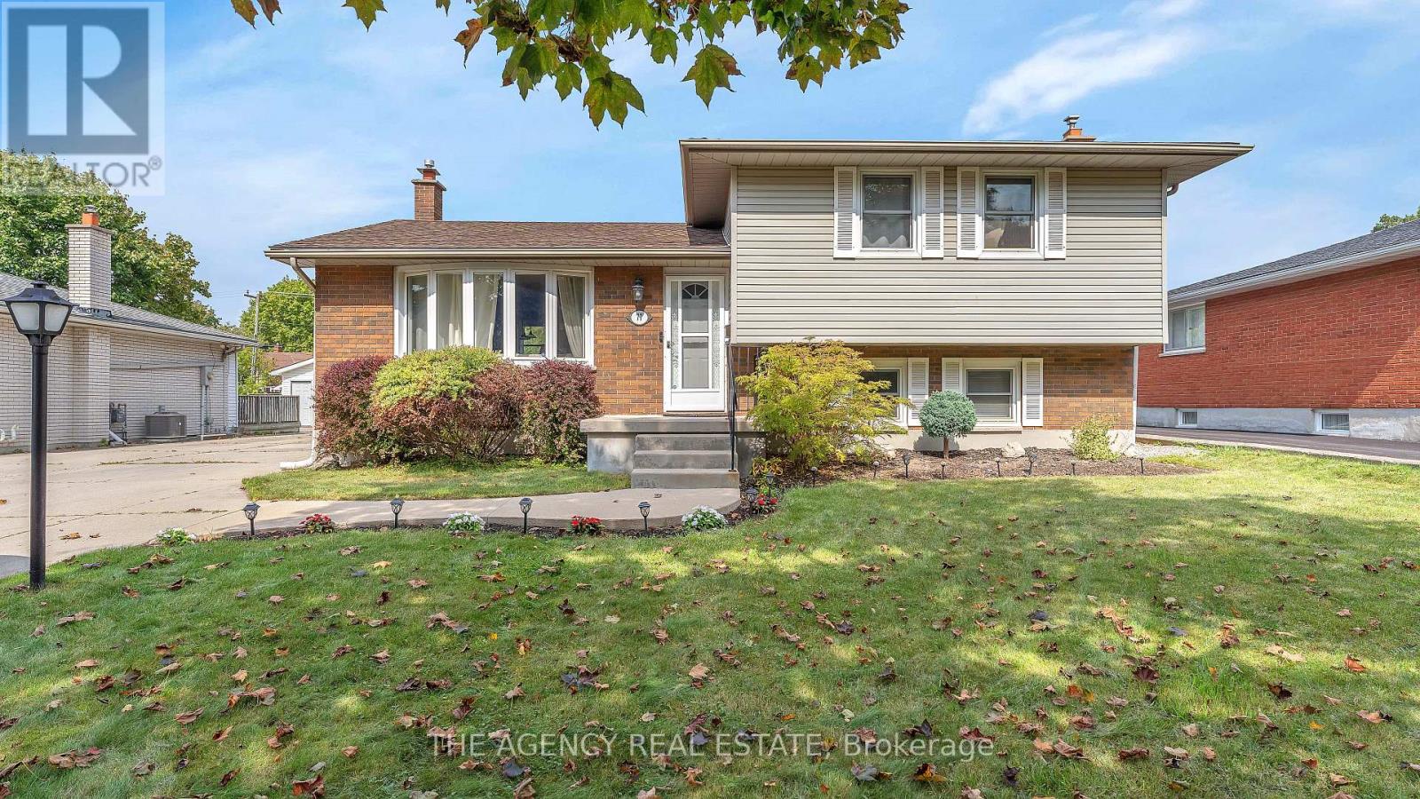 77 SOUTHVIEW CRESCENT, London South (South D)