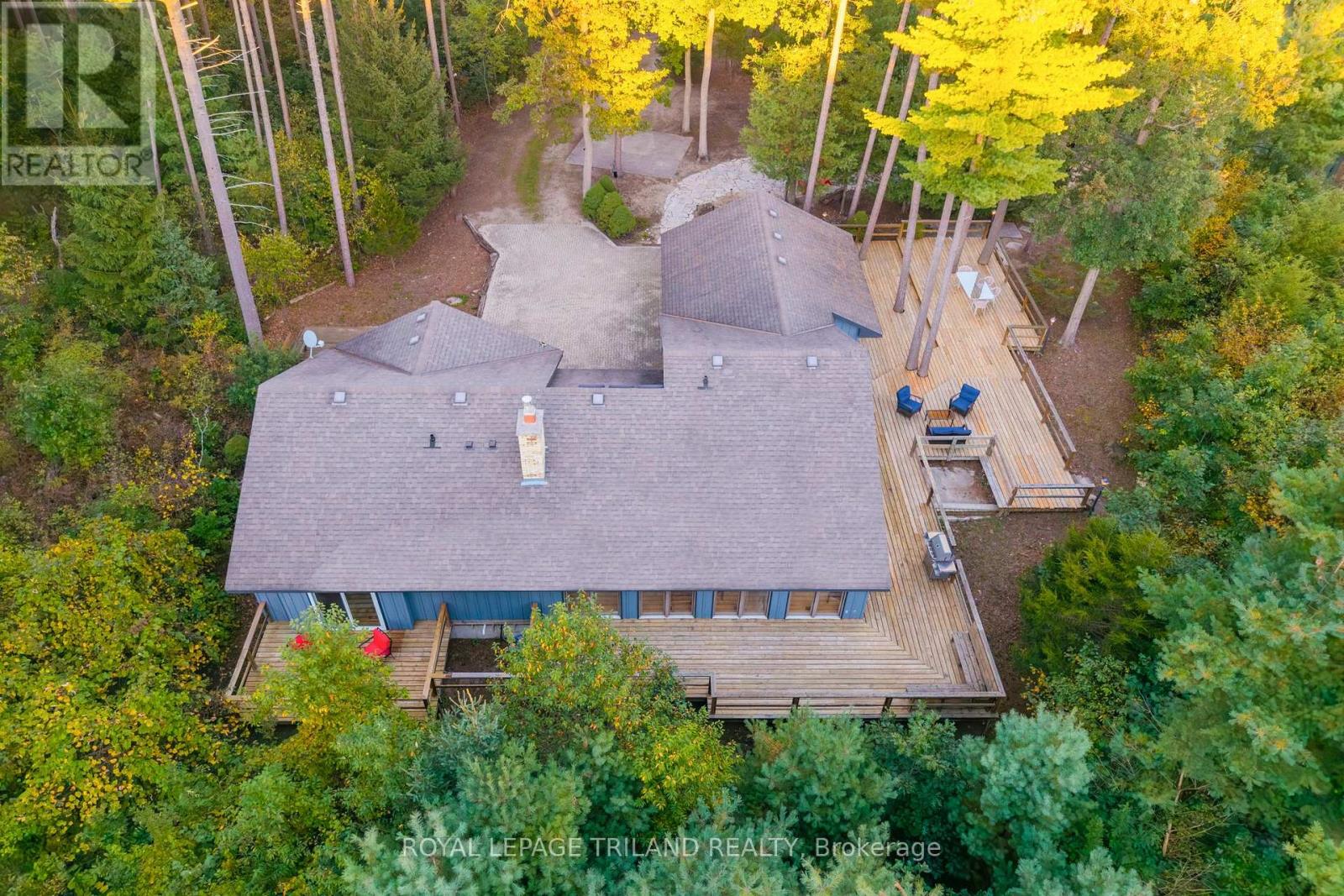 10395 PINETREE DRIVE, Lambton Shores (Grand Bend)