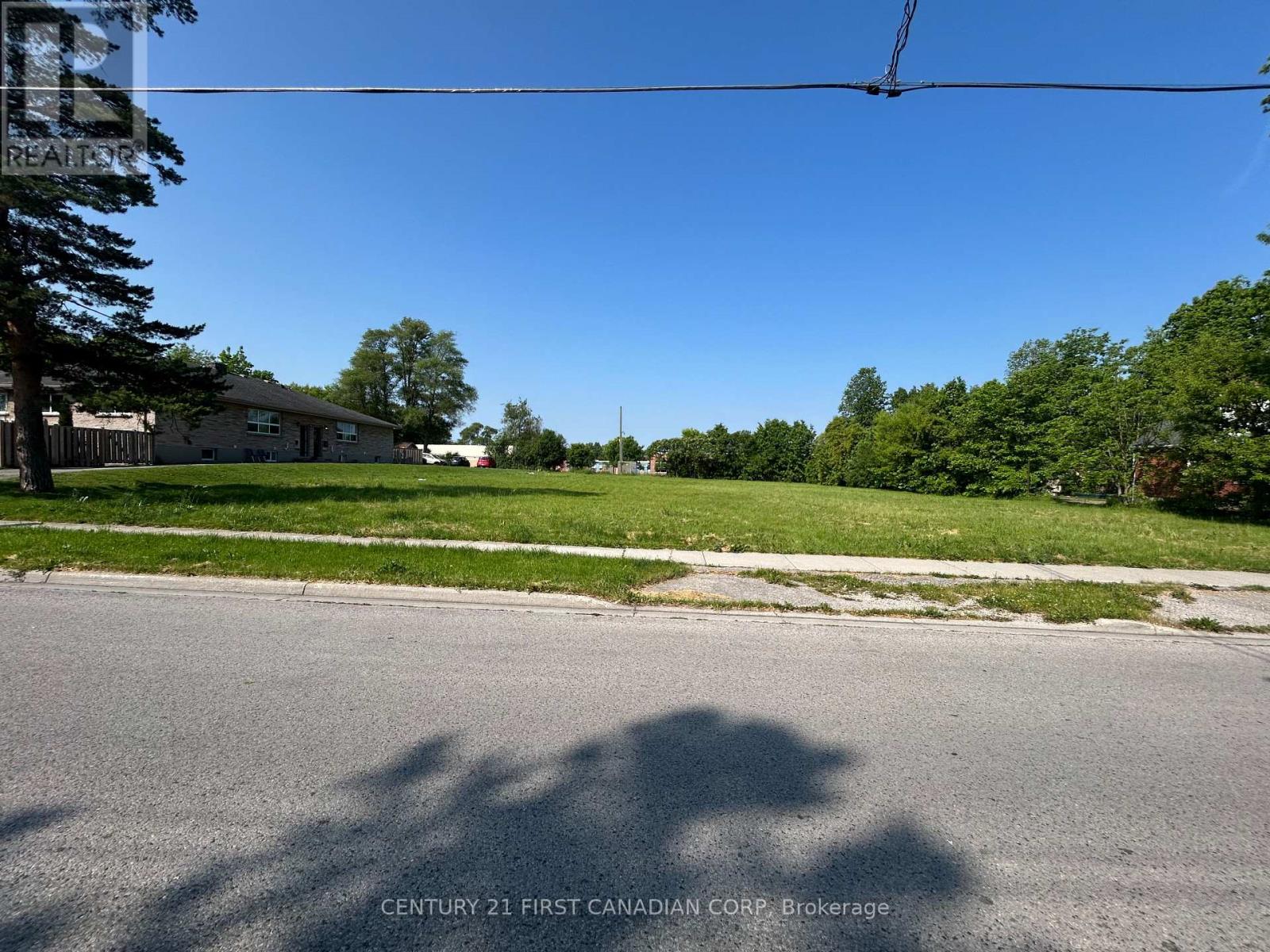 225 GREENWOOD AVENUE, London South (South D)