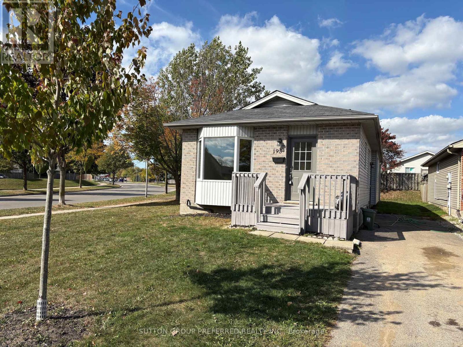 195 SIMPSON CRESCENT, London East (East K)