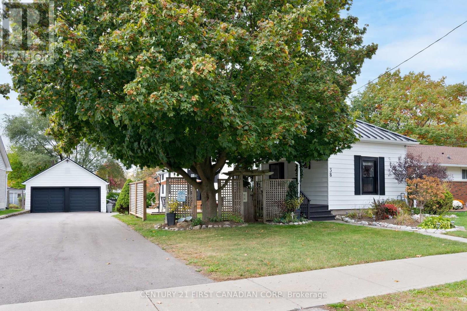 38 ST. ANDREW STREET, Aylmer