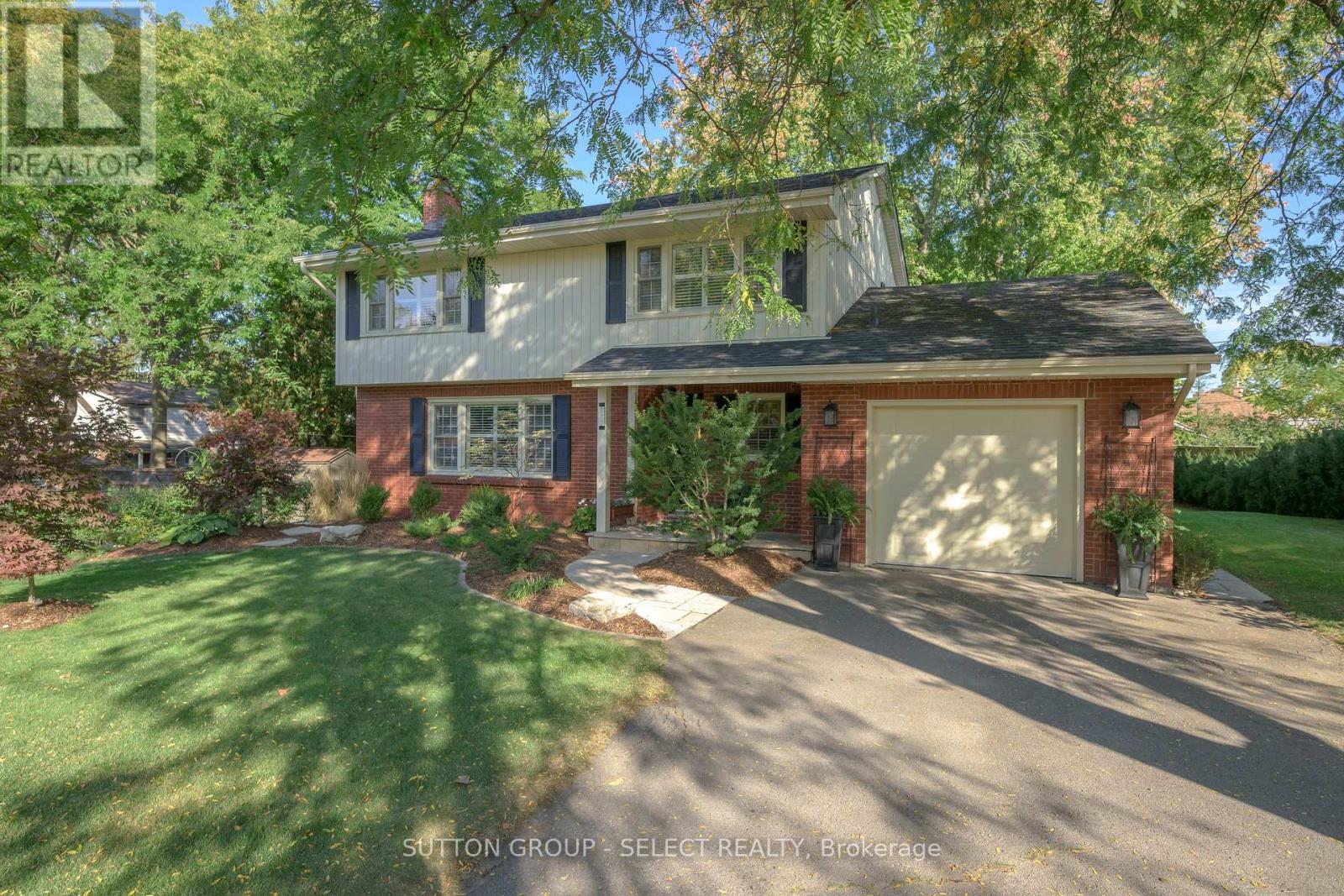 272 COMMISSIONERS ROAD E, London South (South G)