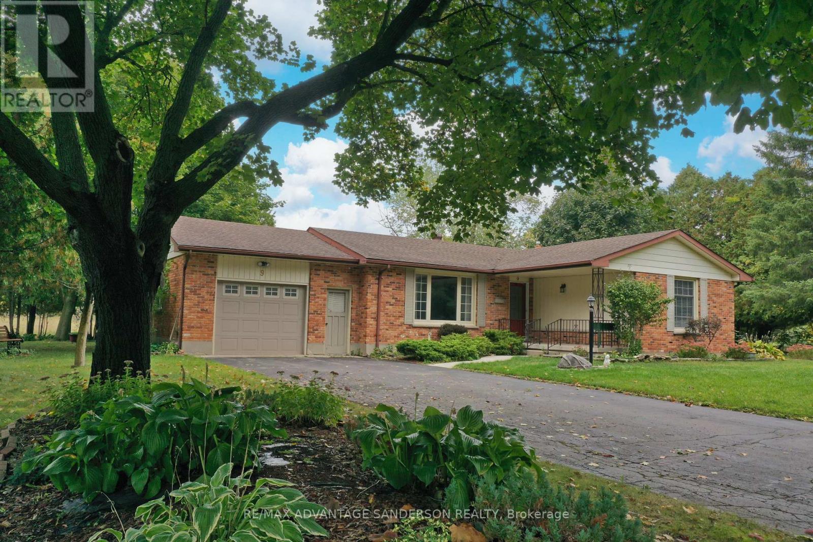 9 JAMES STREET, Middlesex Centre (Poplar Hill)