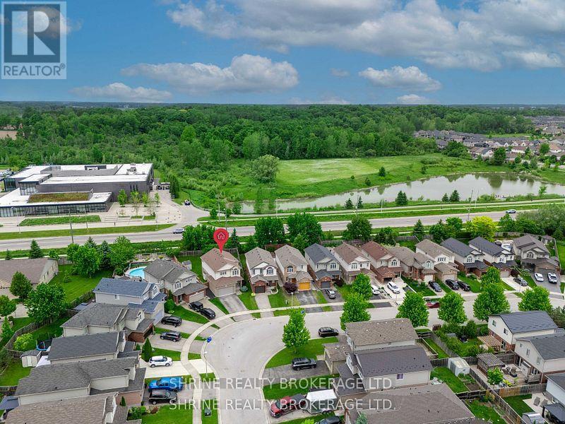 899 BRADSHAW CRESCENT, London North (North C)