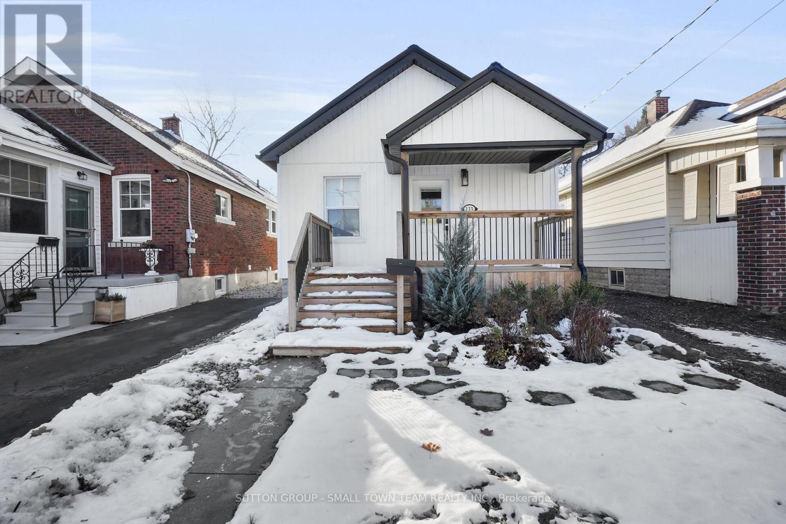 133 EMERY STREET E, London South (South G)