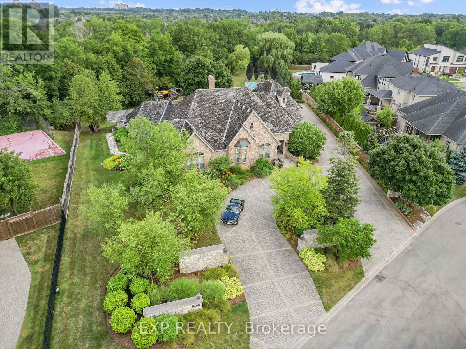 569 FRANKLINWAY GATE, London North (North R)