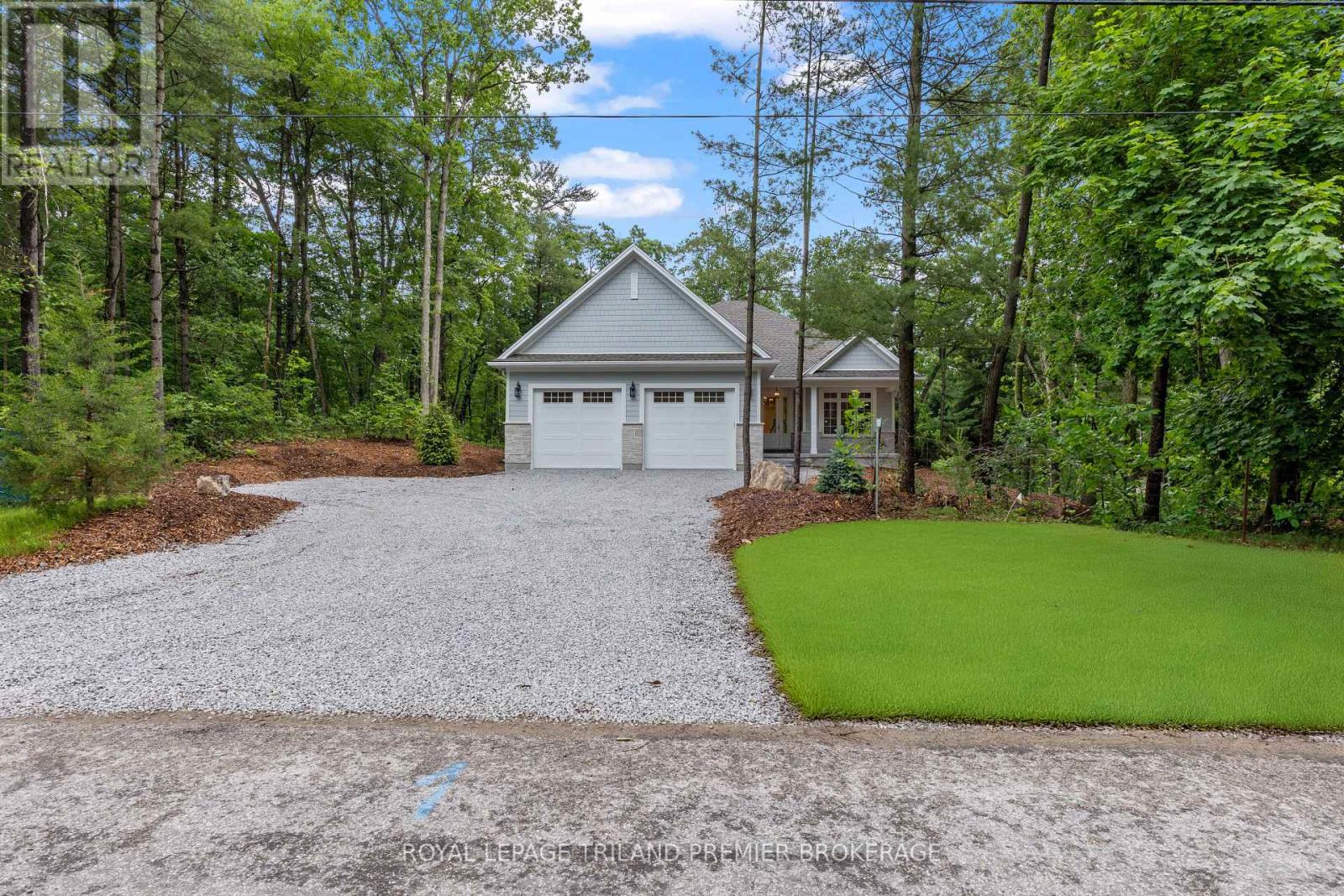 9940 ONTARIO STREET, Lambton Shores (Port Franks)