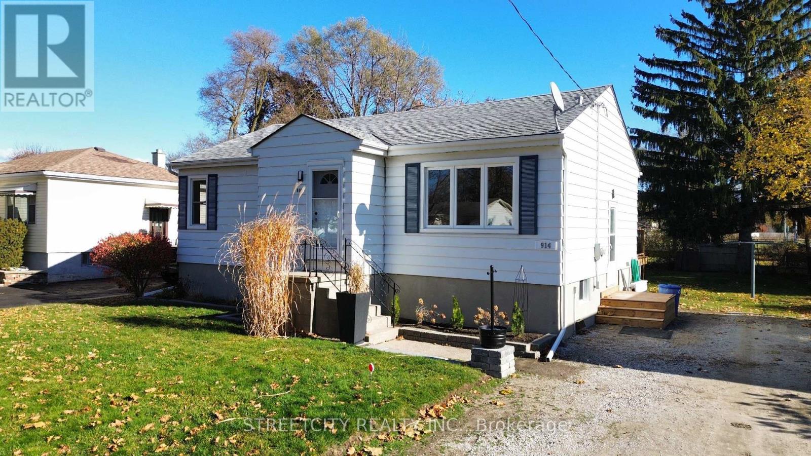 914 HAGLE STREET, Sarnia