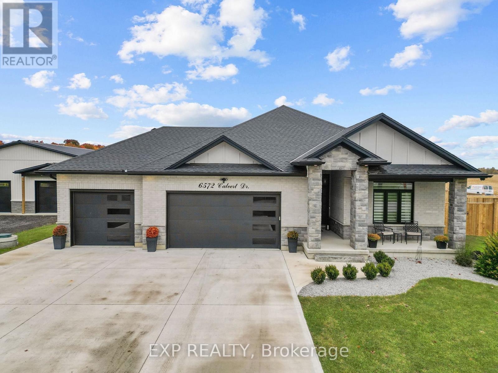 6572 CALVERT DRIVE, Strathroy-Caradoc