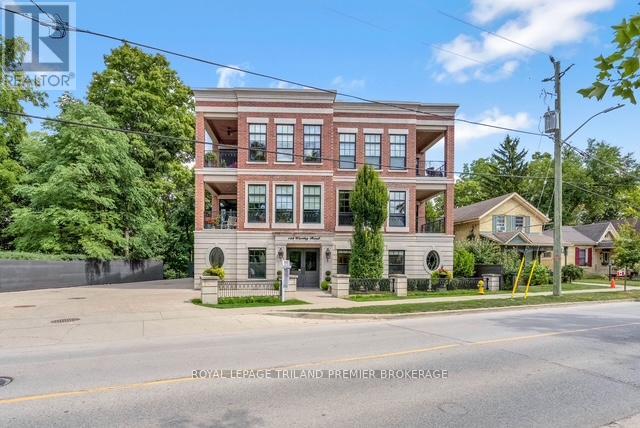 202 - 122 WORTLEY ROAD, London South (South F)