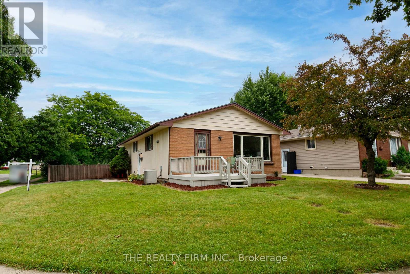 10 STROUD CRESCENT, London South (South X)