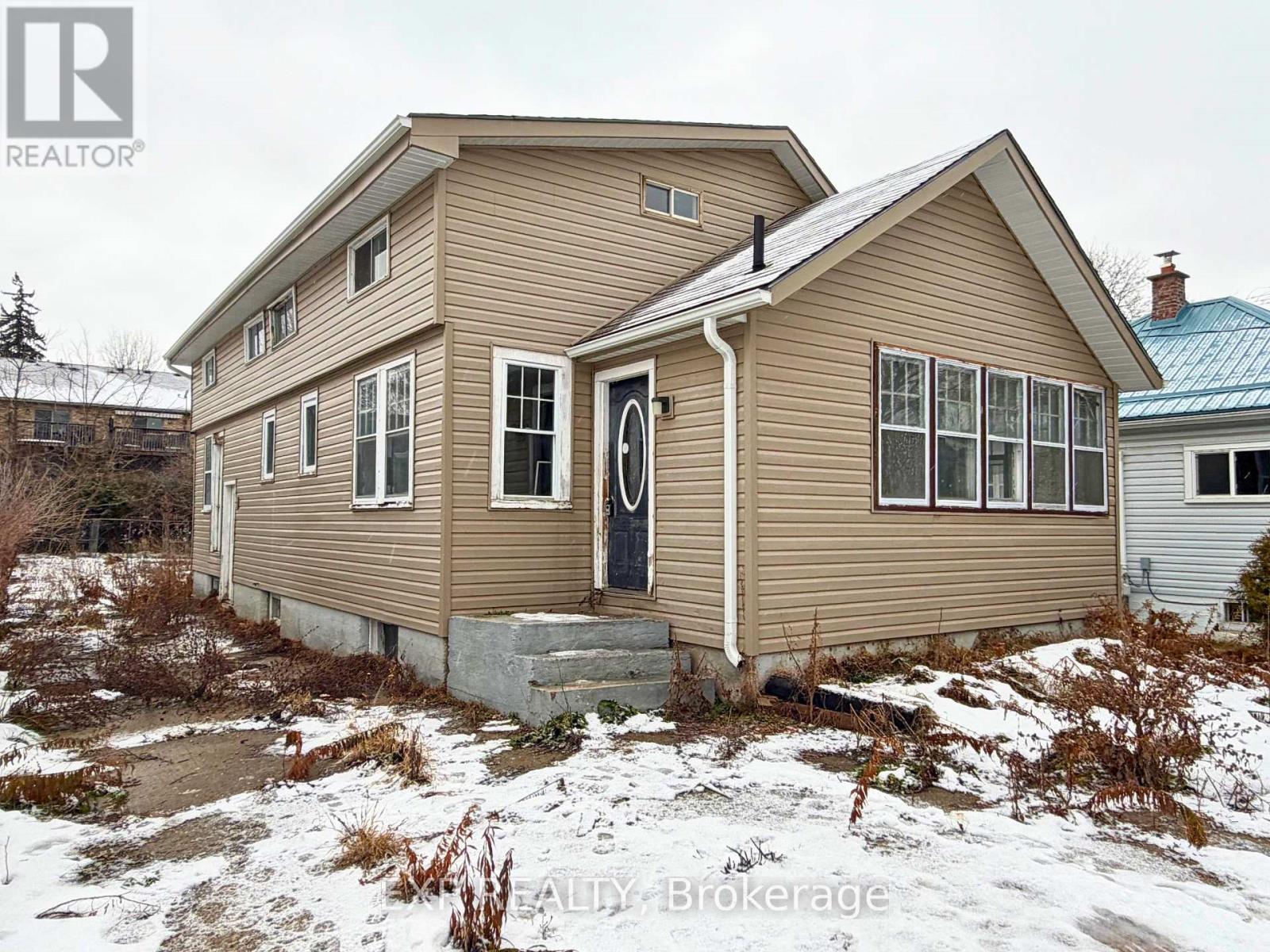 16 NELSON STREET, Norfolk (Simcoe)