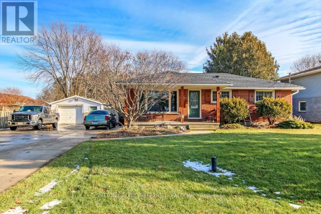 108 COULTER AVENUE, Central Elgin