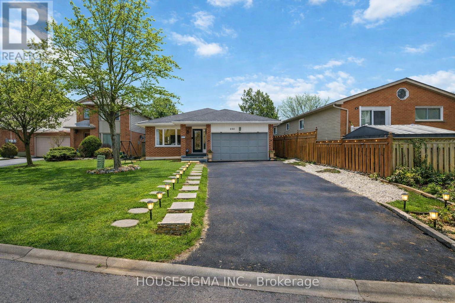 220 KILLARNEY GROVE, London North (North H)