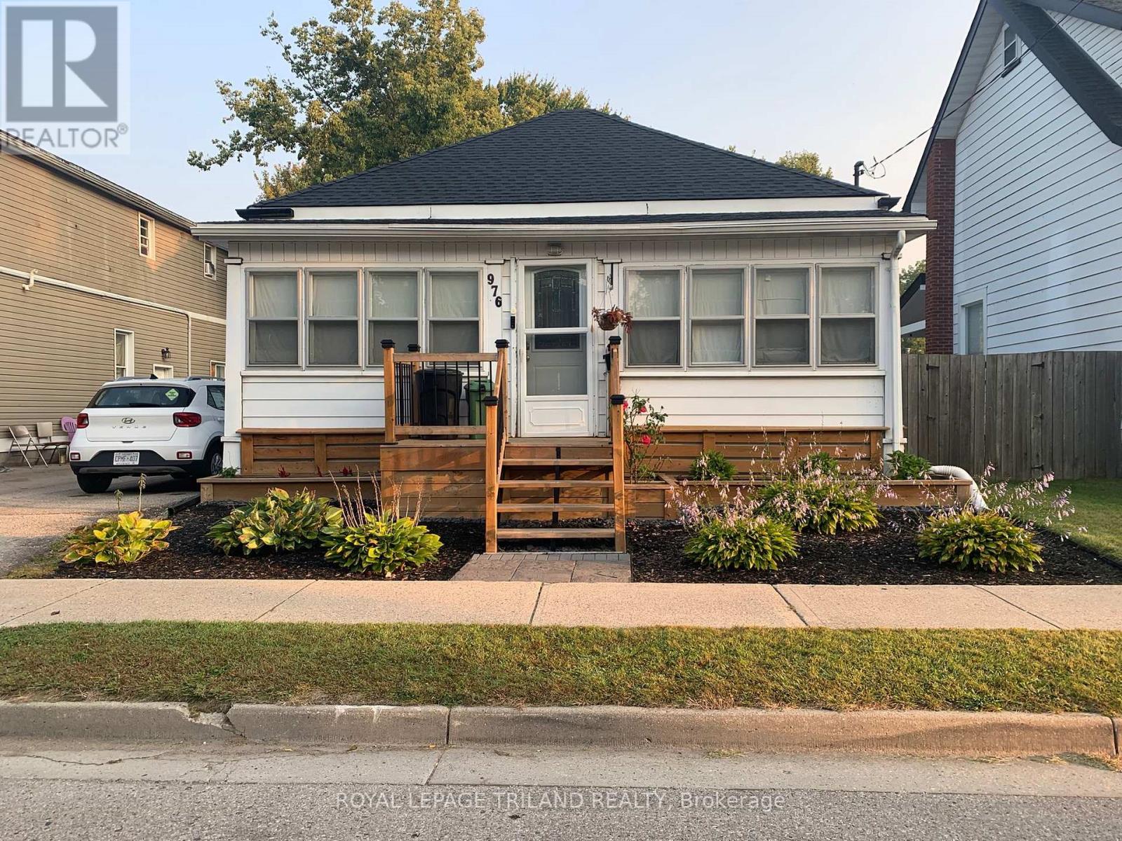 976 DAME STREET, London East (East L)