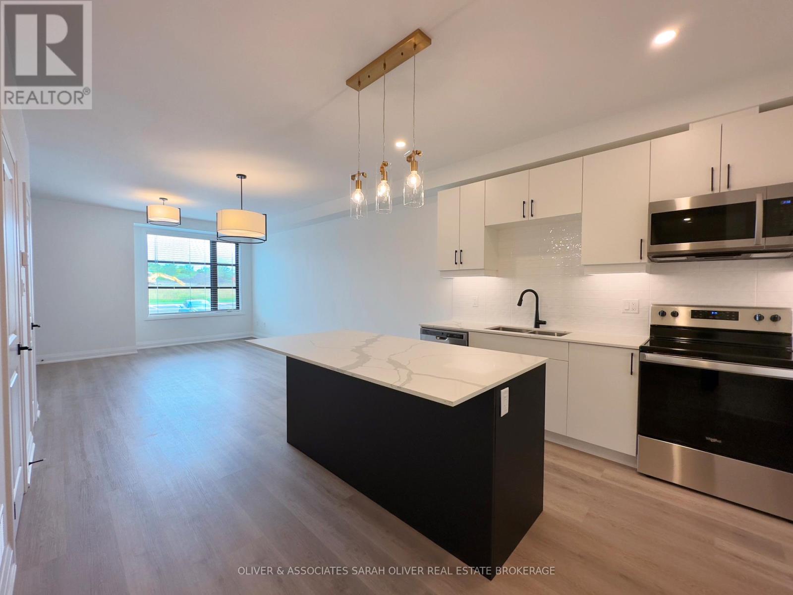 201 - 3900 SAVOY STREET, London South (South V)