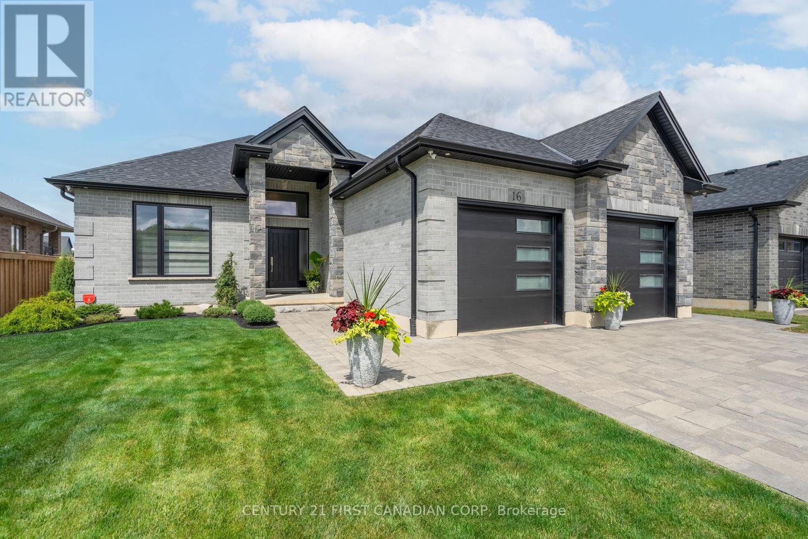 16 FOXBOROUGH PLACE, Thames Centre (Thorndale)