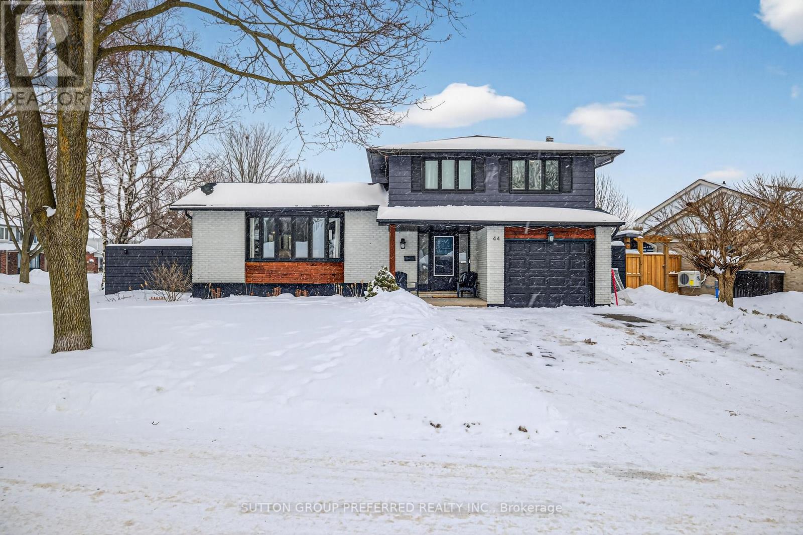 44 CUMBERLAND CRESCENT, London North (North G)