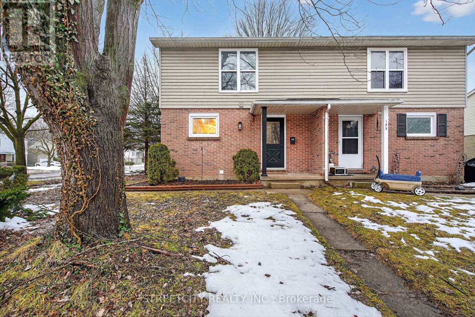 137 MONMORE ROAD, London North (North F)