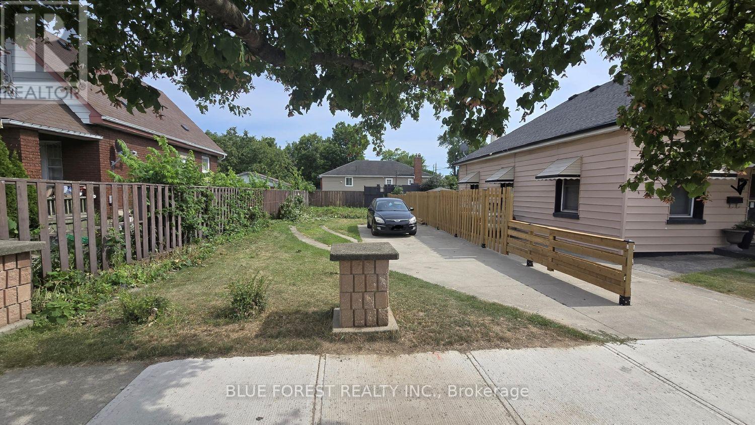 899 TRAFALGAR STREET, London East (East L)