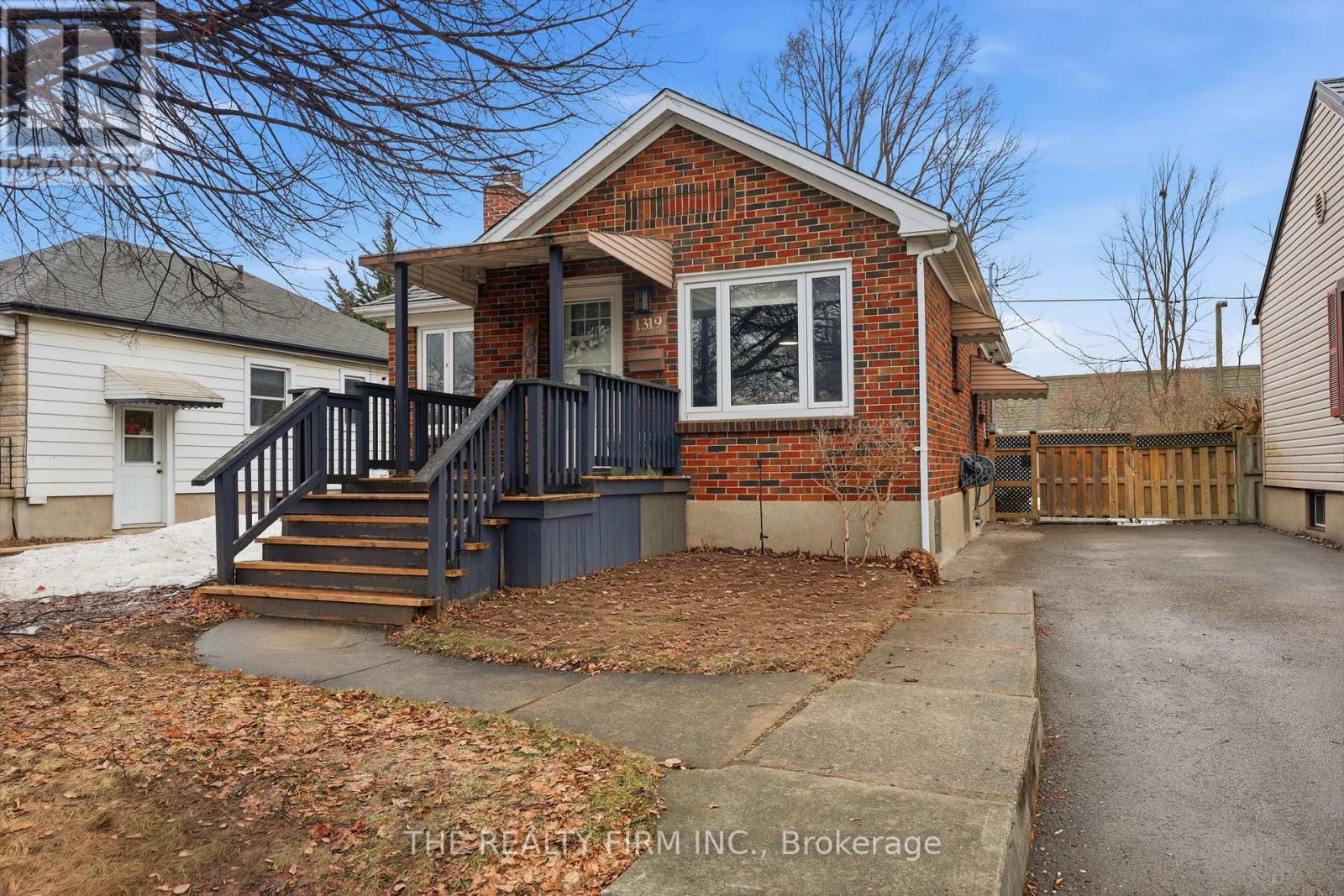 1319 BRYDGES STREET, London East (East N)