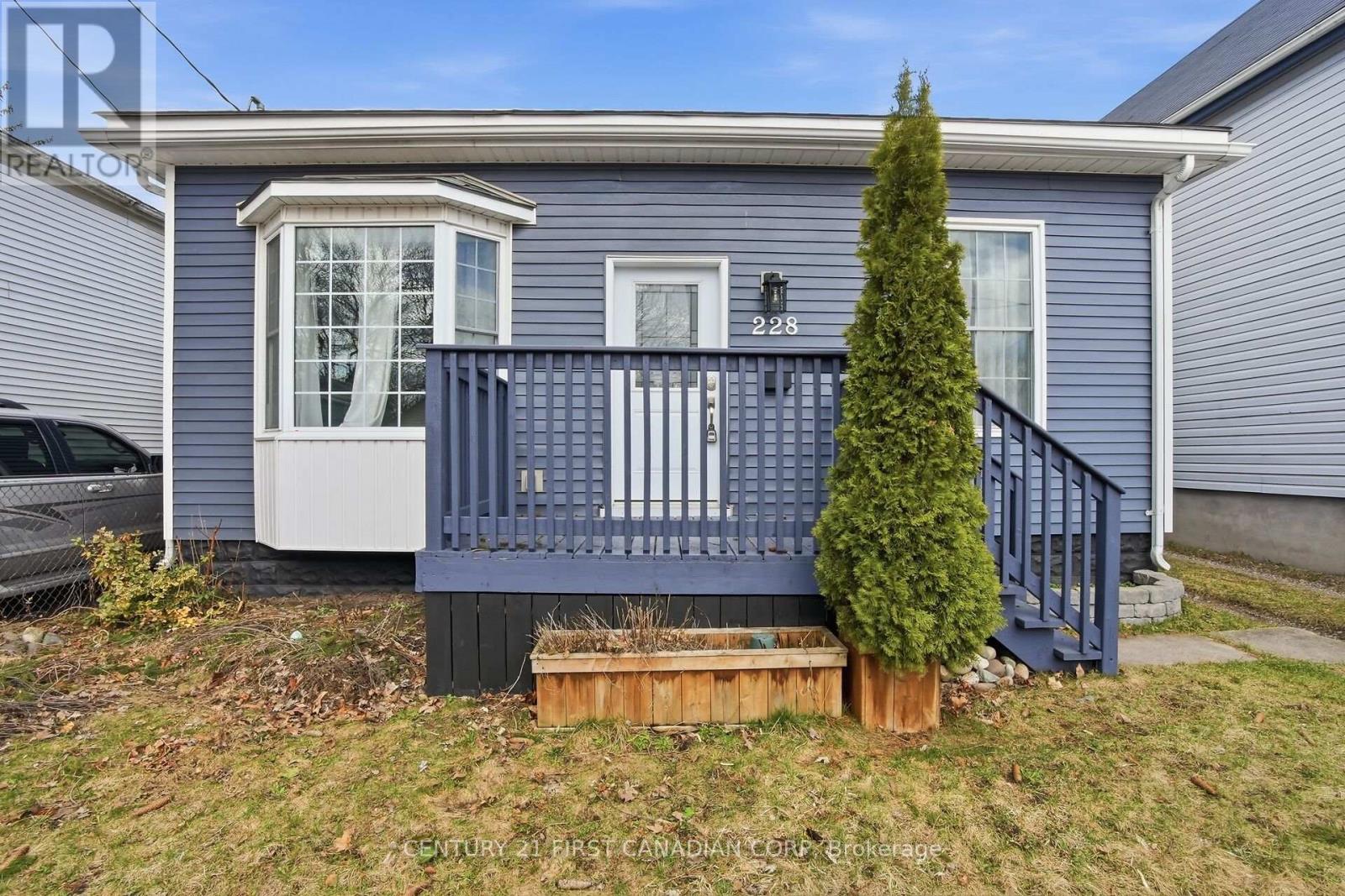 228 SOUTH STREET, London East (East K)