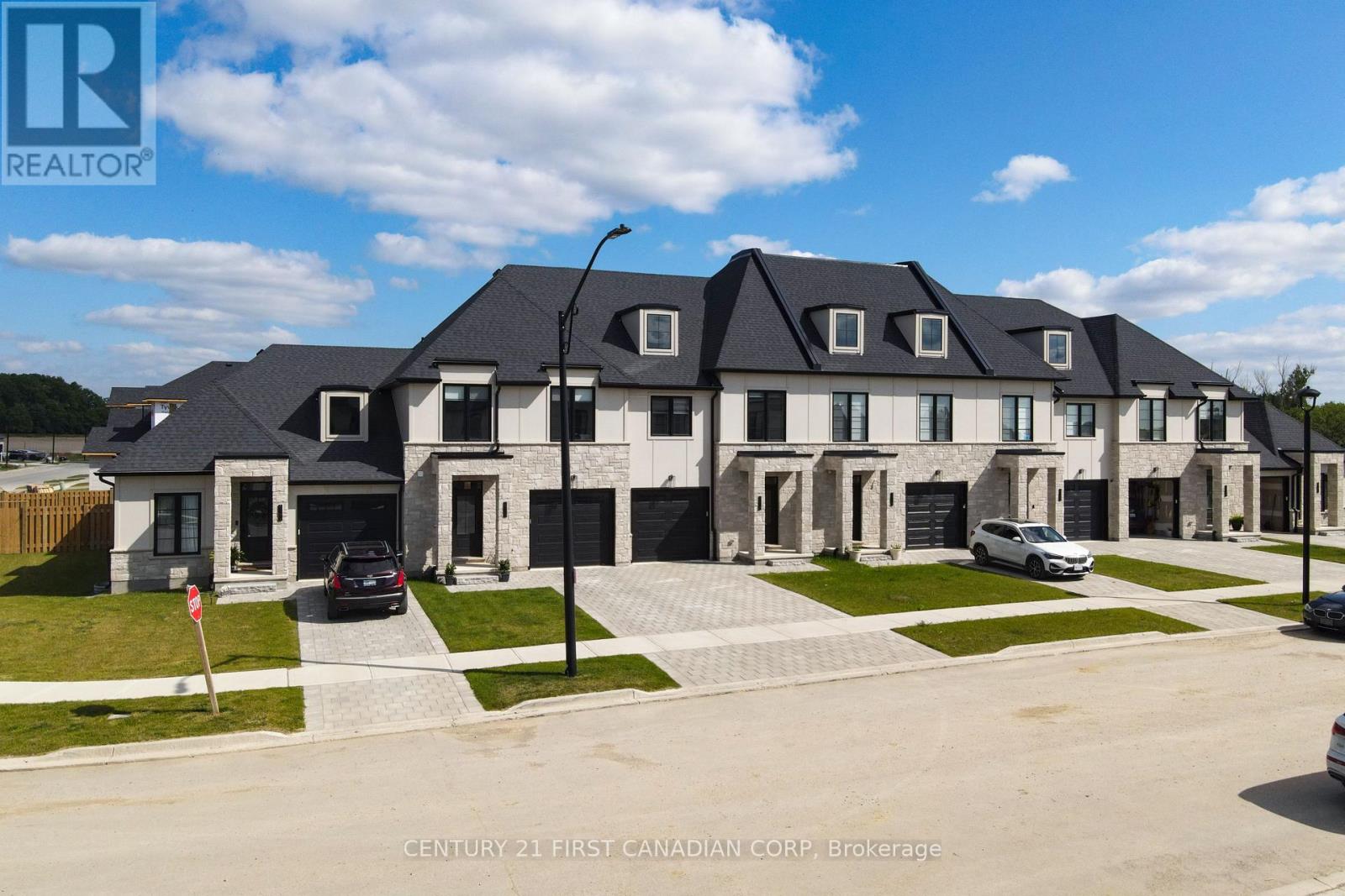 6674 HAYWARD DRIVE, London South (South V)