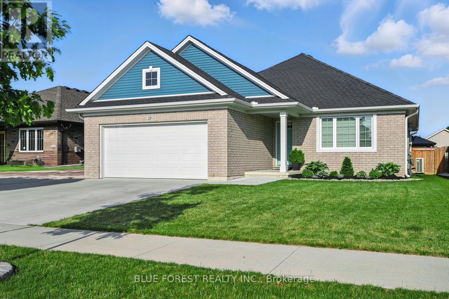 28 WEIR CRESCENT, St. Thomas