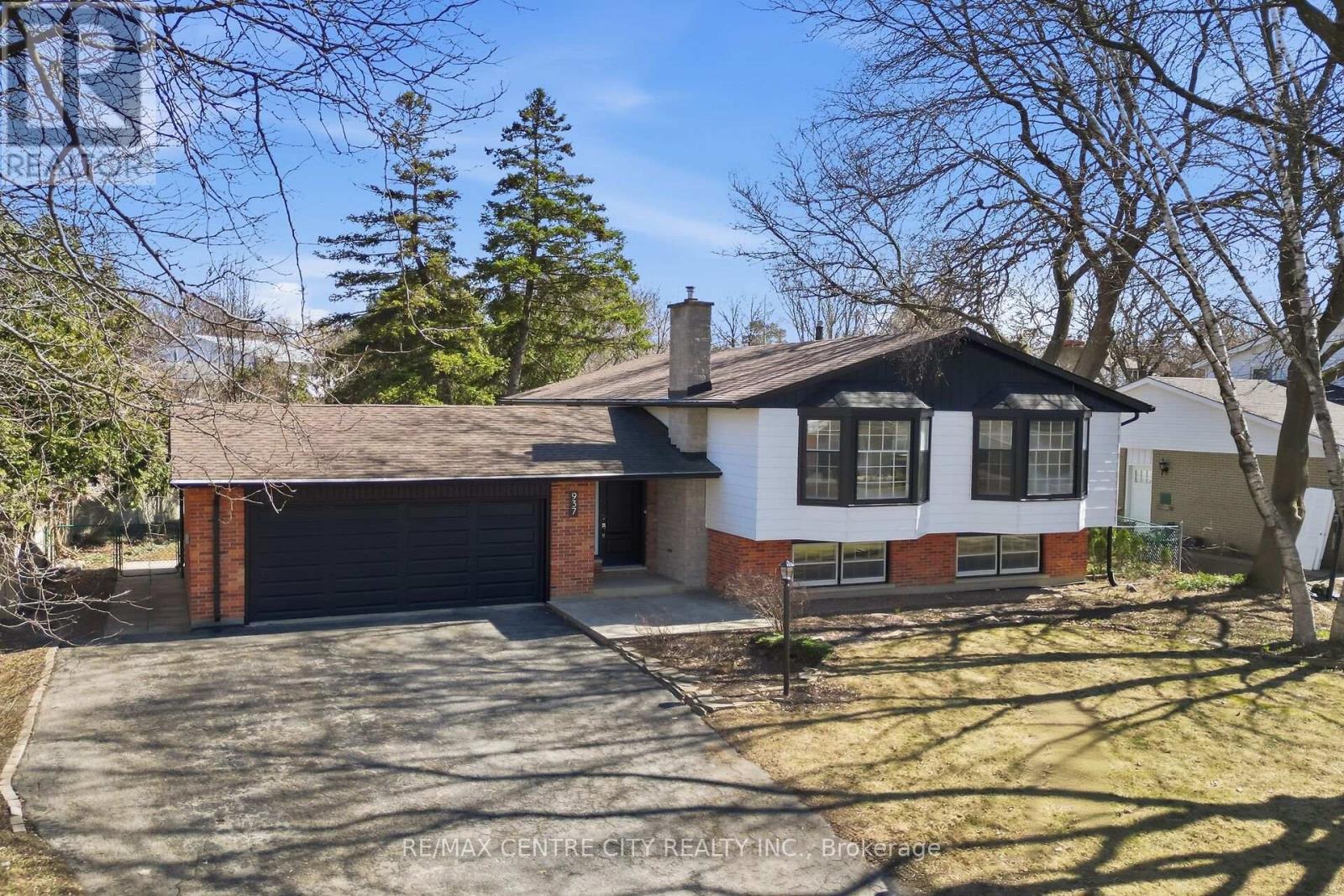 937 FONTAINE ROAD, London North (North M)