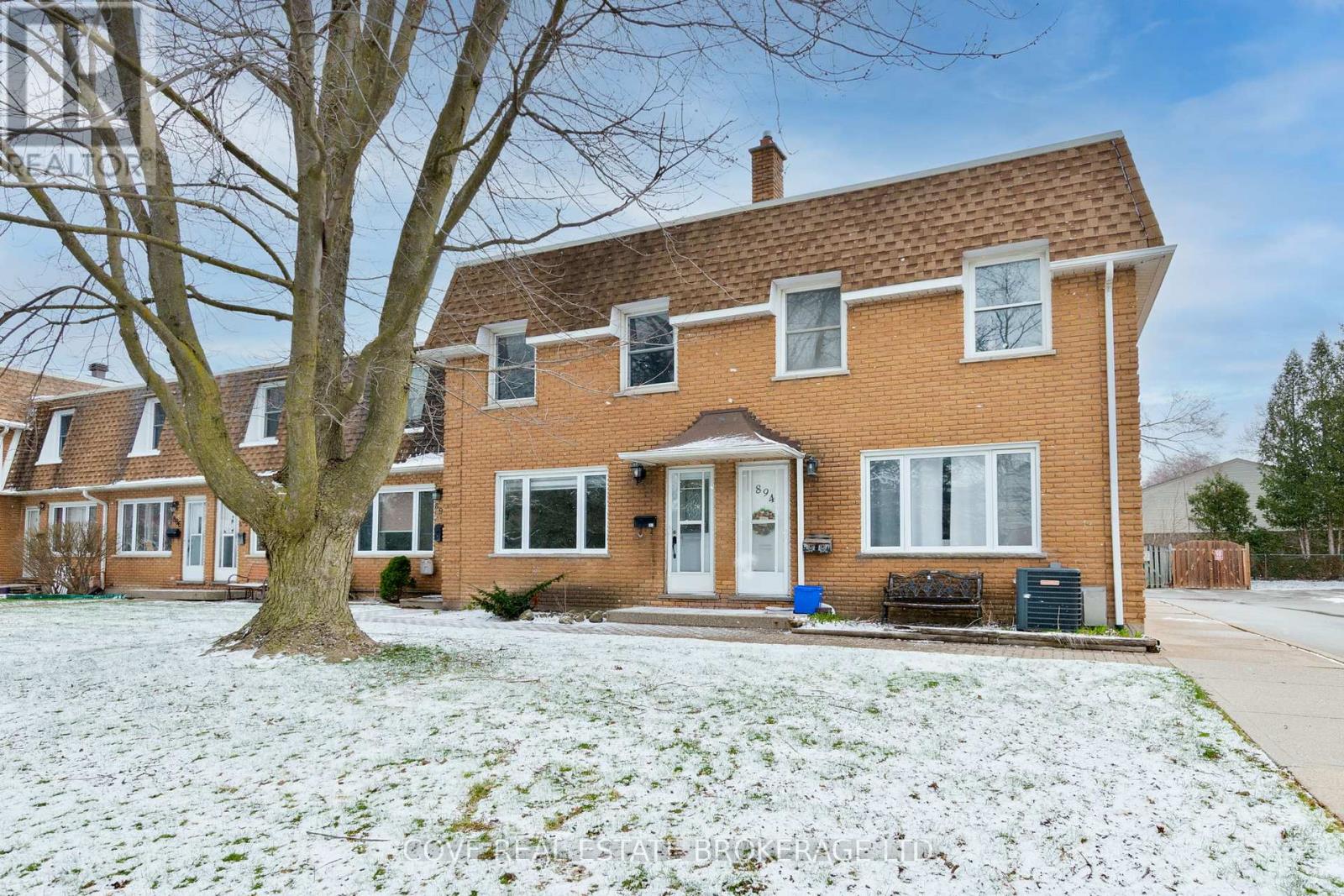 892 NOTRE DAME DRIVE, London South (South O)