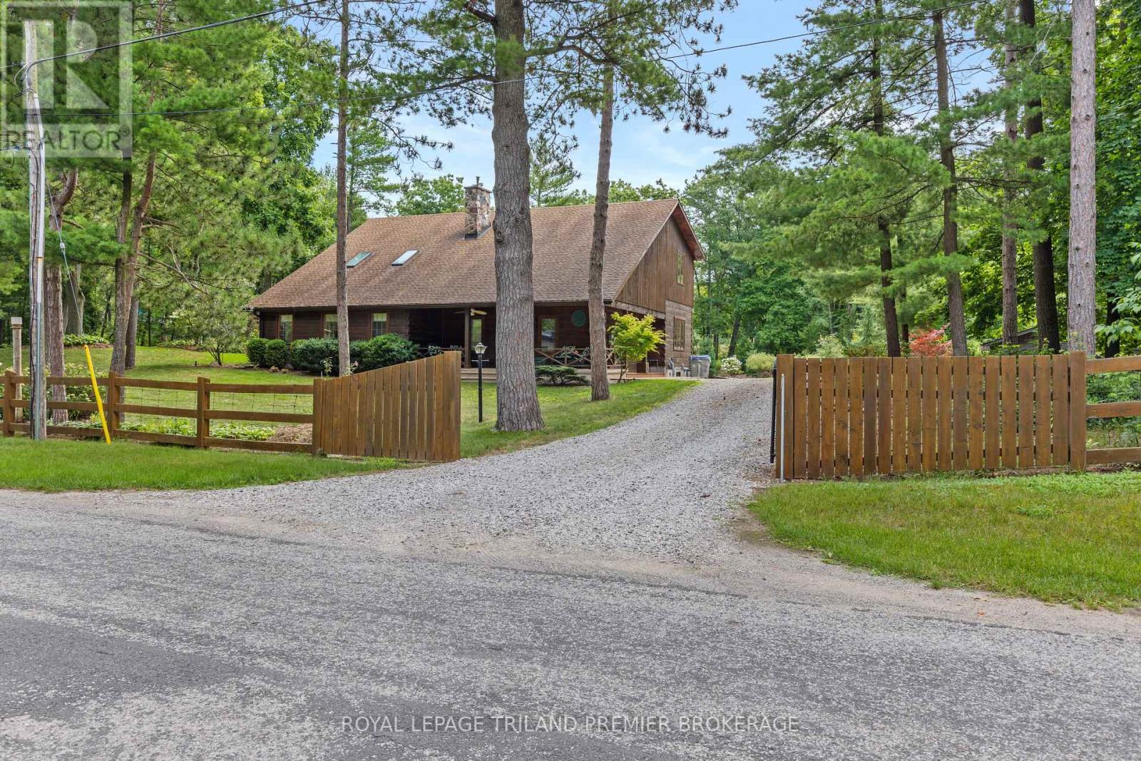 9936 ONTARIO STREET, Lambton Shores (Port Franks)