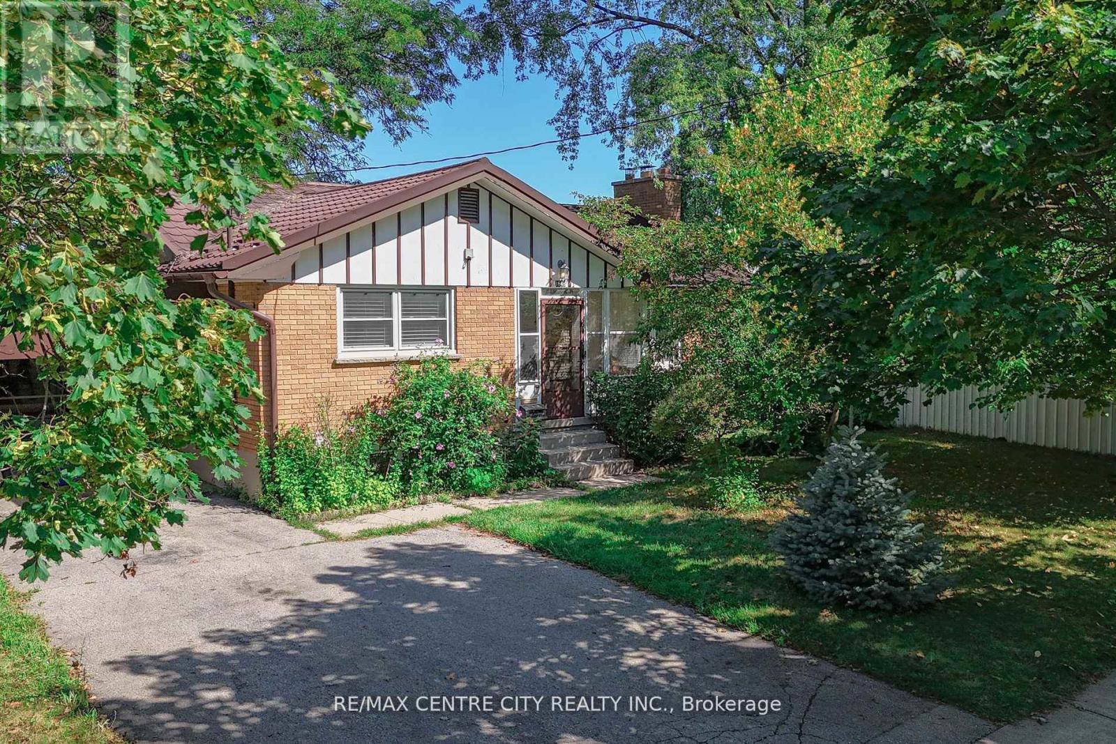 1948 ROYAL CRESCENT, London East (East I)