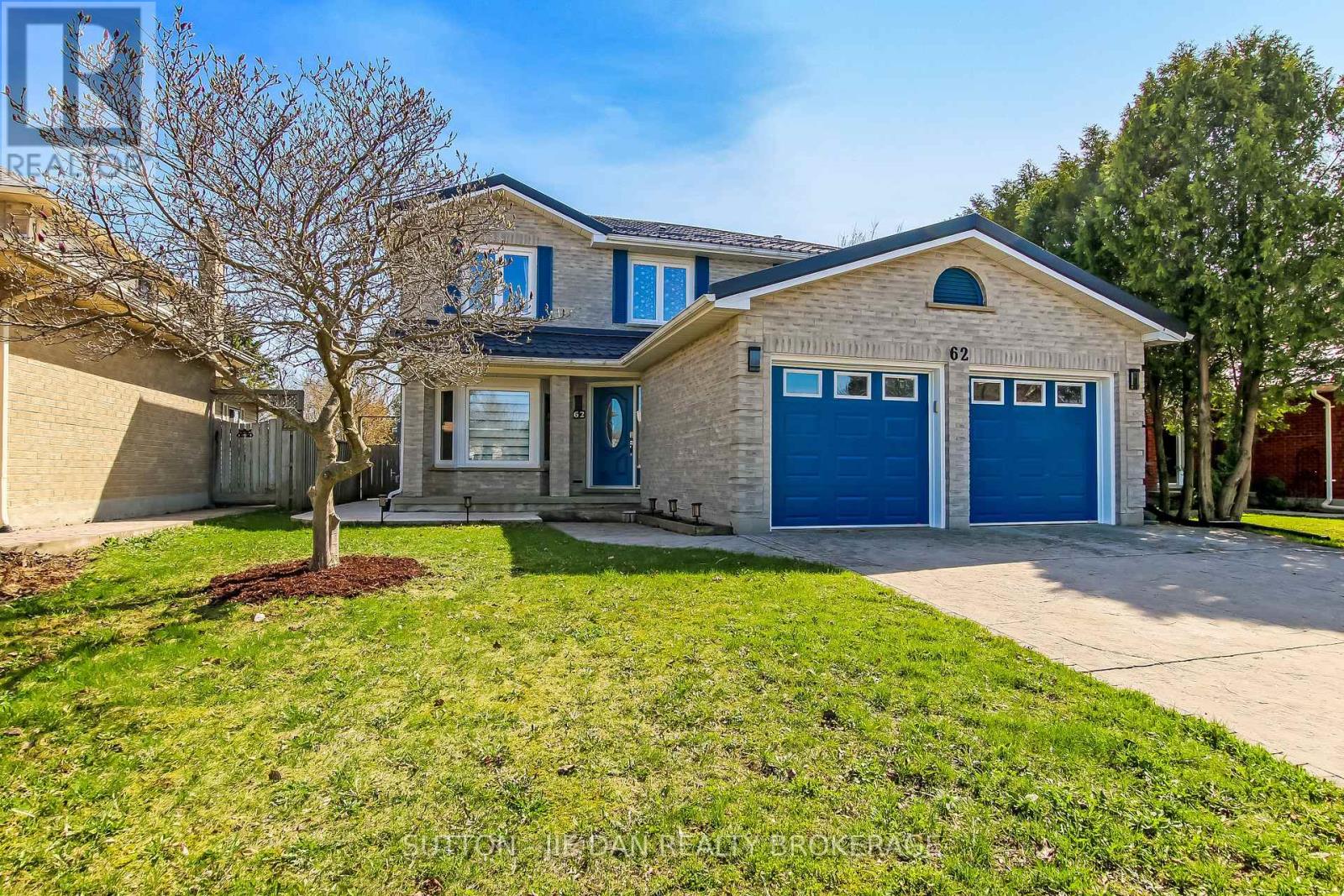 62 BARRYDALE CRESCENT, London North (North I)