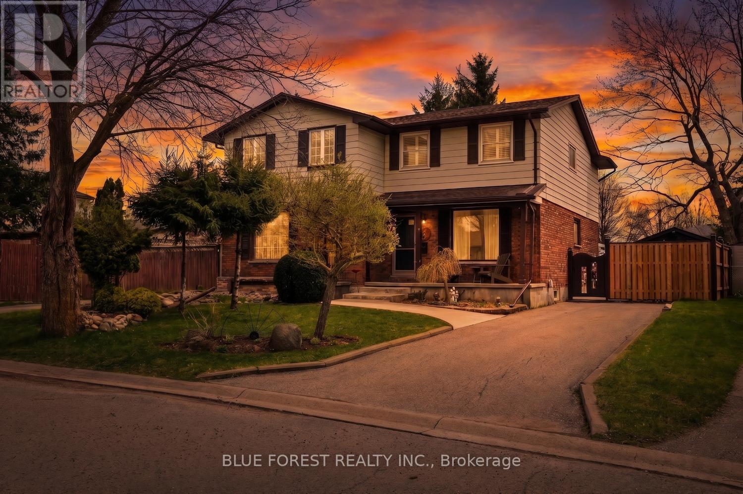 3 LACEY CRESCENT, London South (South X)