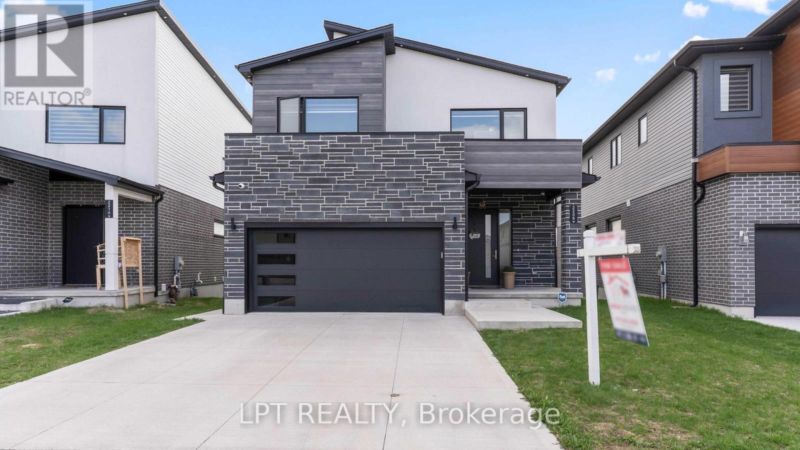 2206 TOKALA TRAIL, London North (North S)