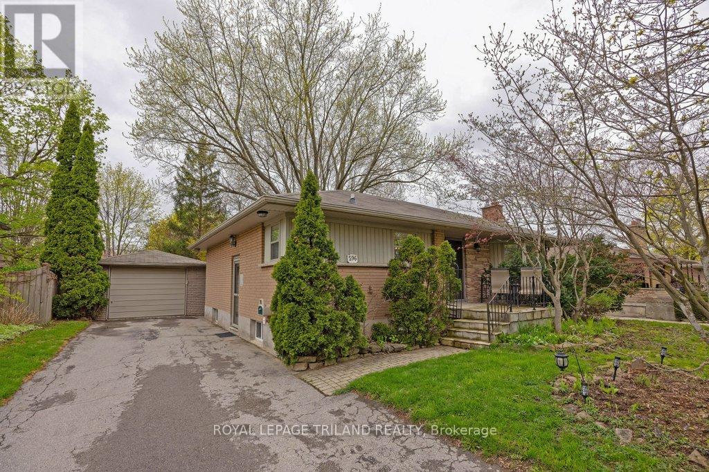 596 RIDGEWOOD CRESCENT, London South (South D)