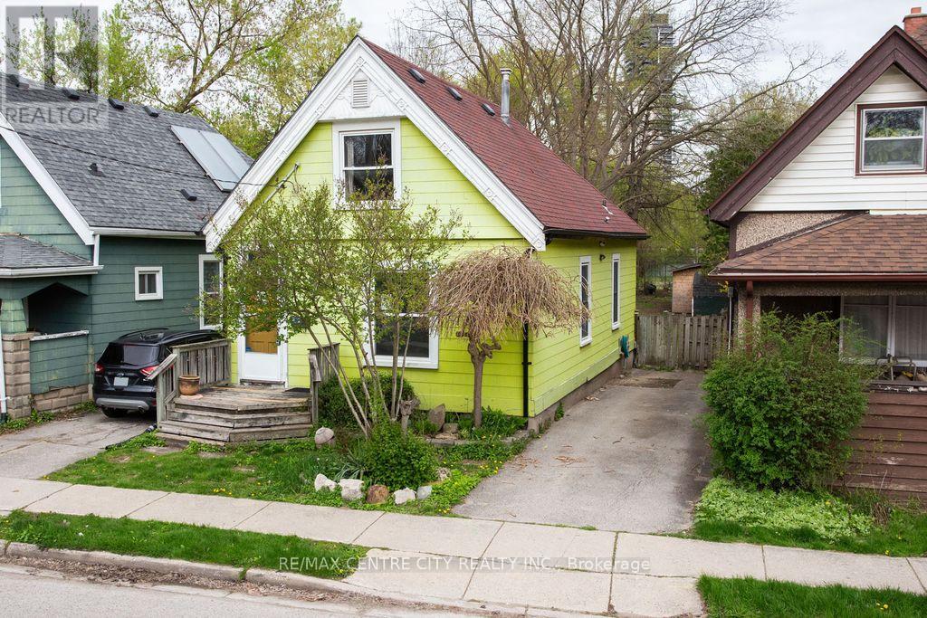 49 WILSON AVENUE, London North (North N)