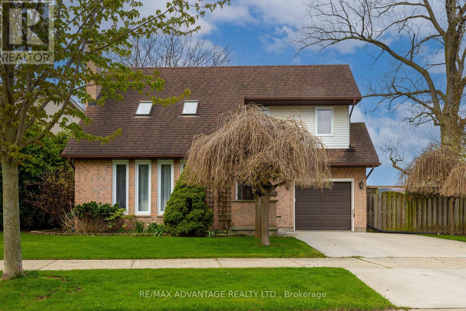 122 BARRYDALE CRESCENT, London North (North I)