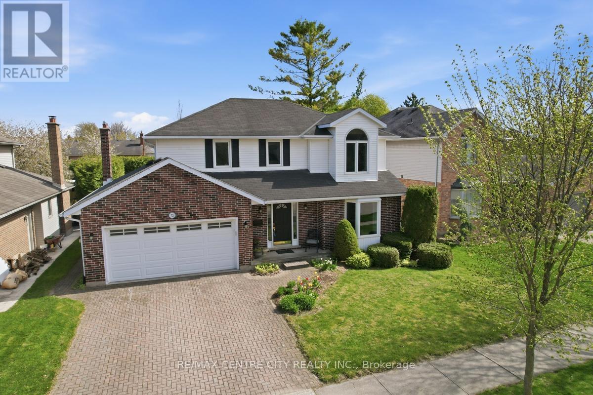 72 ROBINSON LANE, London North (North G)