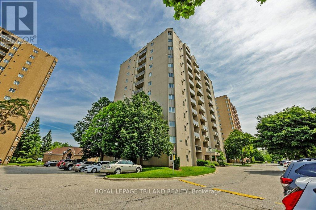 902 - 858 COMMISSIONERS ROAD E, London